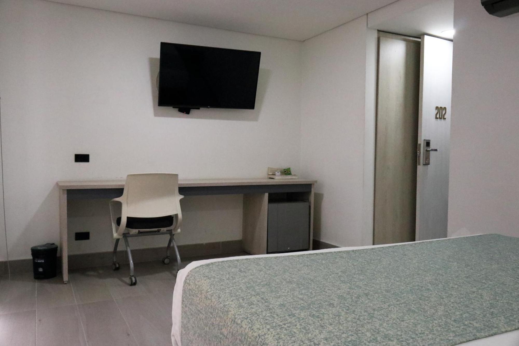 Hotel Loup Меделин Екстериор снимка