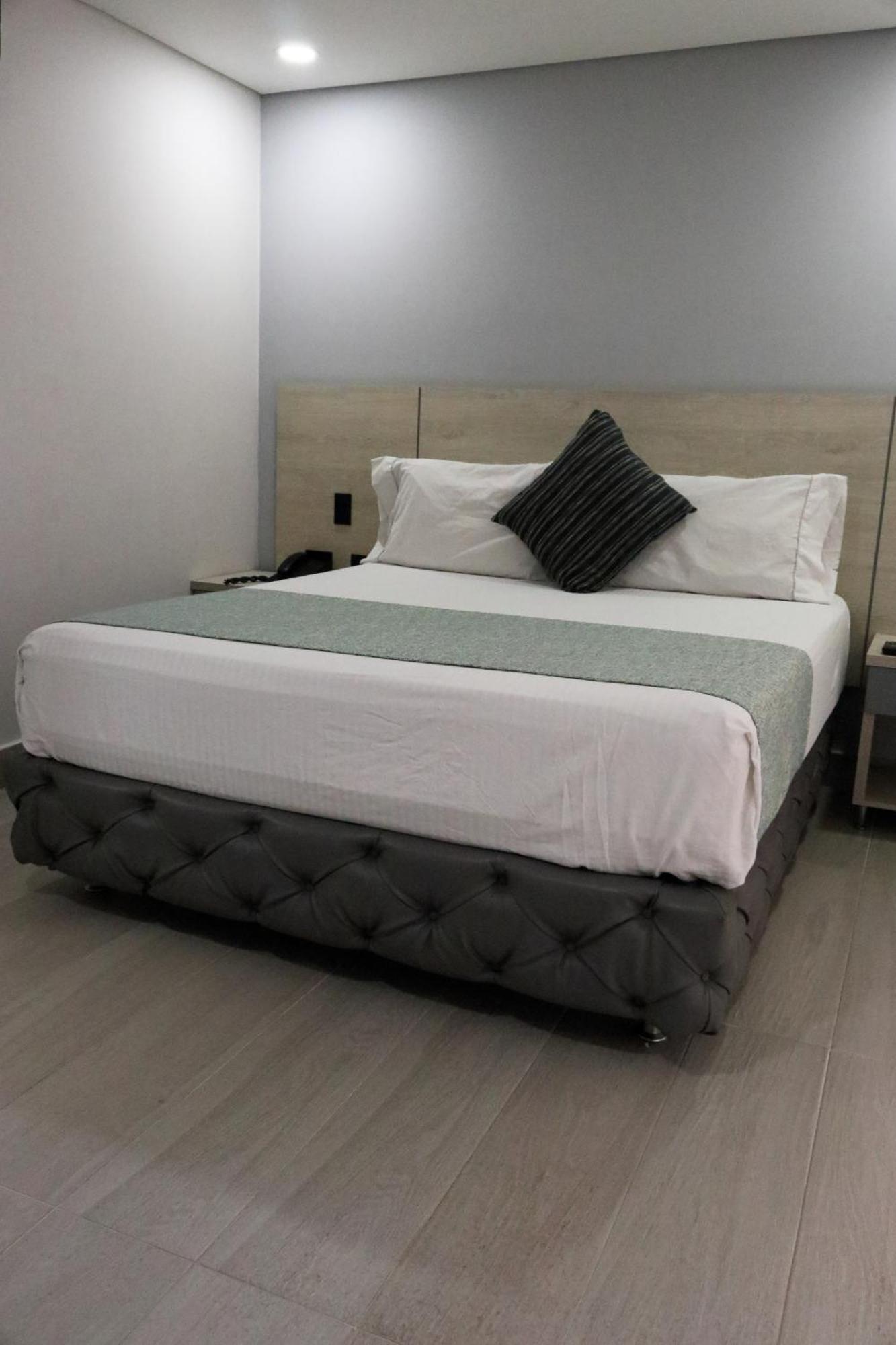 Hotel Loup Меделин Екстериор снимка