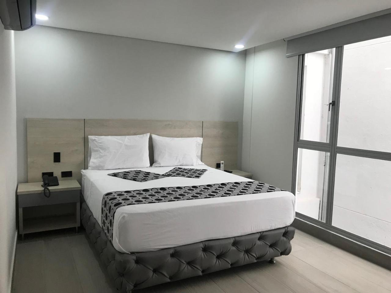 Hotel Loup Меделин Екстериор снимка